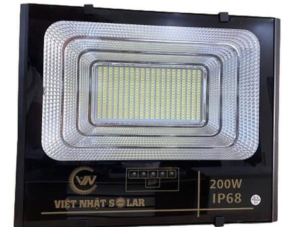 Đèn Pha Năng Lượng Mặt Trời 200W Mẫu Mới Chống Nước IP68
