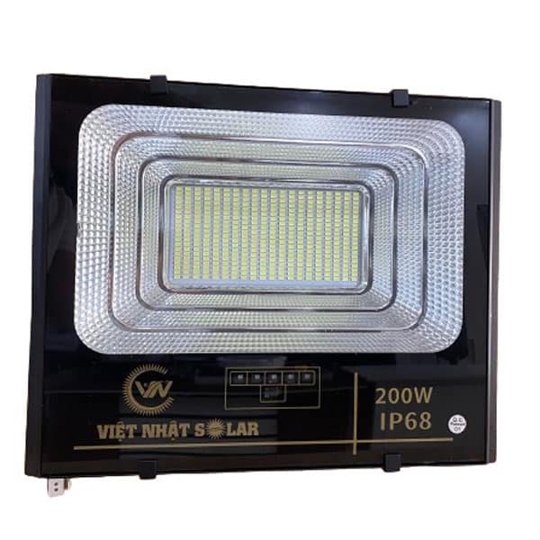 Đèn Pha Năng Lượng Mặt Trời 200W Mẫu Mới Chống Nước IP68